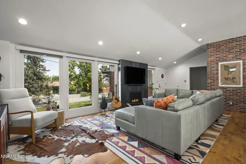 1400 Belford, Reno, Nevada 89509, 3 Bedrooms Bedrooms, ,3 BathroomsBathrooms,Residential,Residential,Belford,250055825