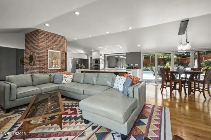 1400 Belford, Reno, Nevada 89509, 3 Bedrooms Bedrooms, ,3 BathroomsBathrooms,Residential,Residential,Belford,250055825