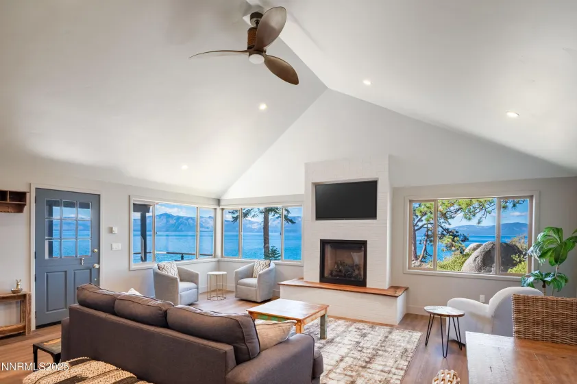 Villa 2: Primary Suite