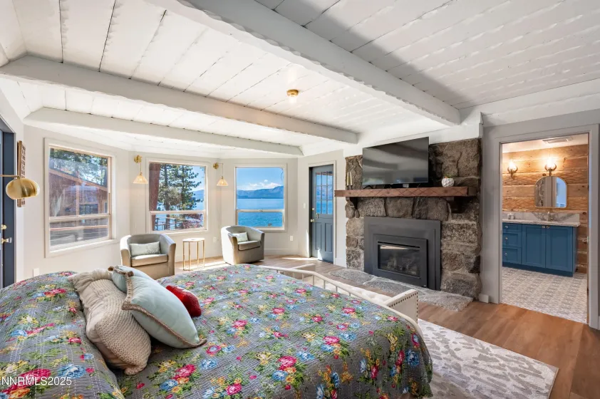 Villa 2: Primary Suite