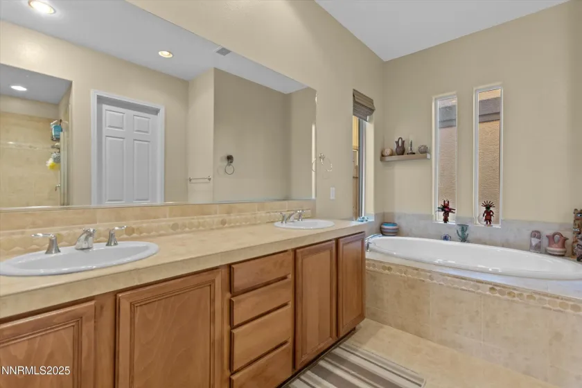 10900 Serratina, Reno, Nevada 89521, 3 Bedrooms Bedrooms, ,3 BathroomsBathrooms,Residential,Residential,Serratina,250057461