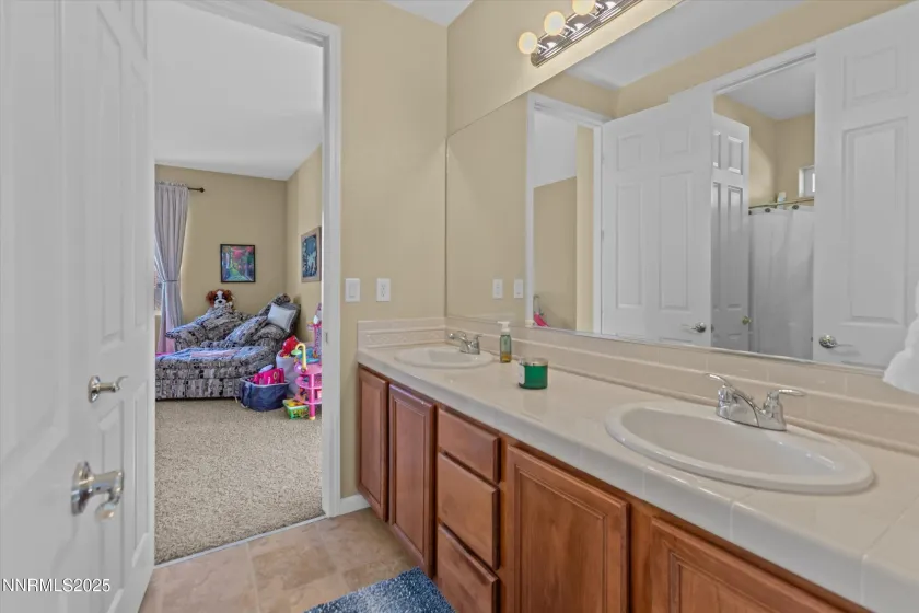 10900 Serratina, Reno, Nevada 89521, 3 Bedrooms Bedrooms, ,3 BathroomsBathrooms,Residential,Residential,Serratina,250057461