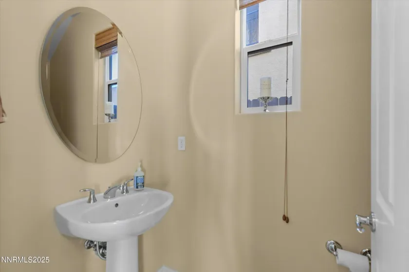 10900 Serratina, Reno, Nevada 89521, 3 Bedrooms Bedrooms, ,3 BathroomsBathrooms,Residential,Residential,Serratina,250057461