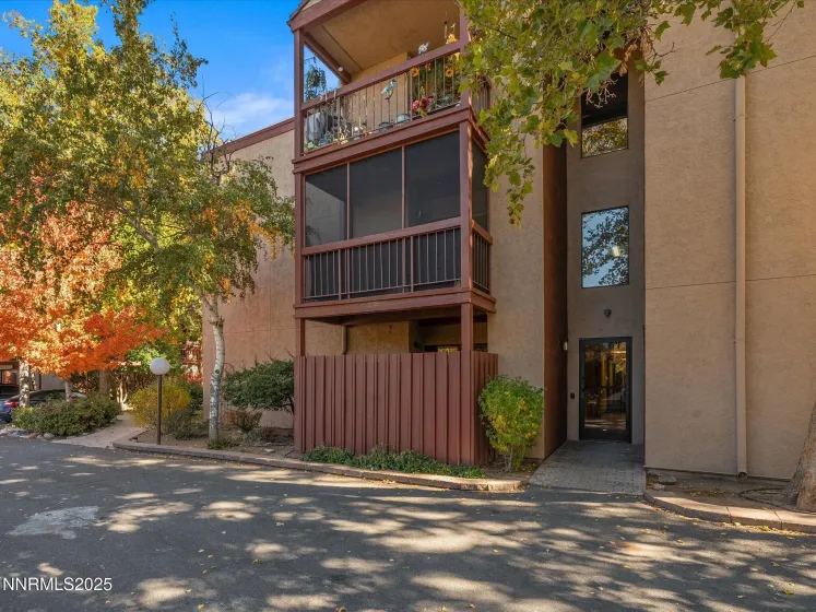 2nd floor, screened balcony 2nd floor, screened balcony