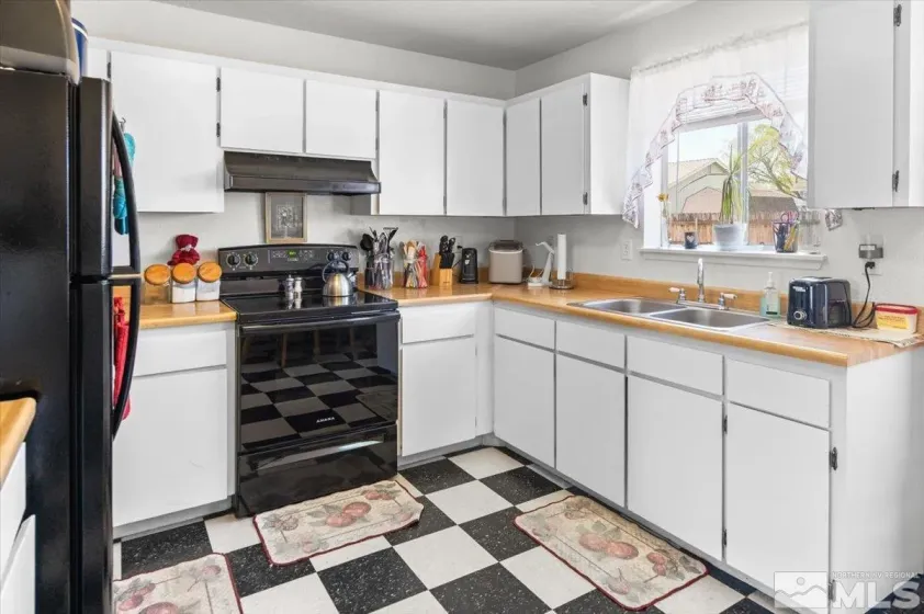 411 Paul, Yerington, Nevada 89447, 2 Bedrooms Bedrooms, ,1 BathroomBathrooms,Residential,Residential,Paul,250004770