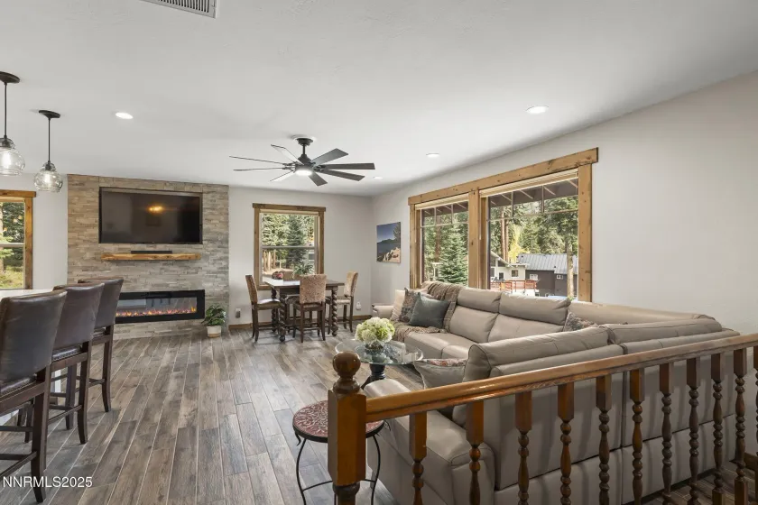 984 Tyner, Incline Village, Nevada 89451, 4 Bedrooms Bedrooms, ,3 BathroomsBathrooms,Residential,Residential,Tyner,250057541