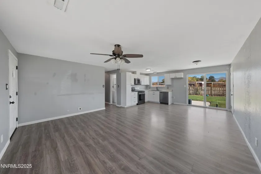 889 Tillman, Gardnerville, Nevada 89460, 3 Bedrooms Bedrooms, ,2 BathroomsBathrooms,Residential,Residential,Tillman,250057561