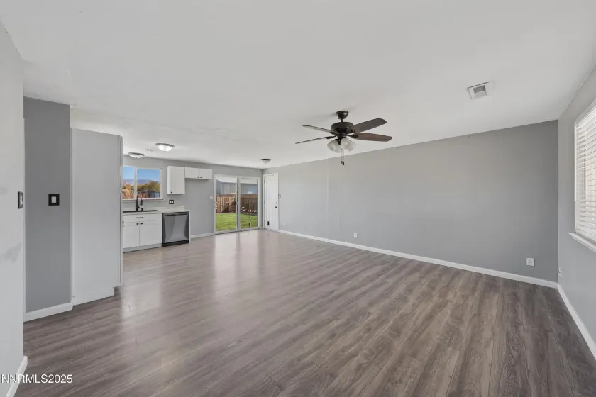 889 Tillman, Gardnerville, Nevada 89460, 3 Bedrooms Bedrooms, ,2 BathroomsBathrooms,Residential,Residential,Tillman,250057561