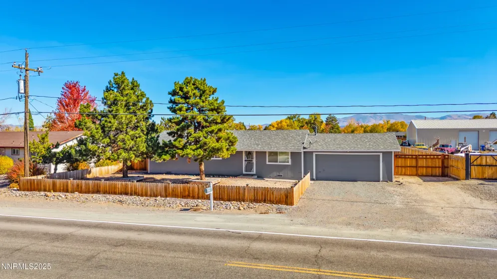 889 Tillman, Gardnerville, Nevada 89460, 3 Bedrooms Bedrooms, ,2 BathroomsBathrooms,Residential,Residential,Tillman,250057561