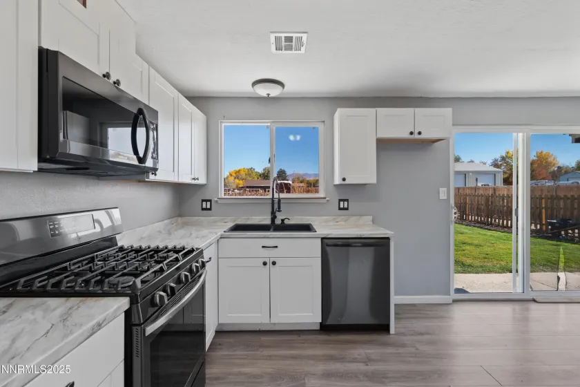 889 Tillman, Gardnerville, Nevada 89460, 3 Bedrooms Bedrooms, ,2 BathroomsBathrooms,Residential,Residential,Tillman,250057561