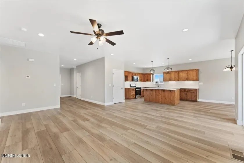 882 Great Basin, Fallon, Nevada 89406, 3 Bedrooms Bedrooms, ,2 BathroomsBathrooms,Residential,Residential,Great Basin,250057562