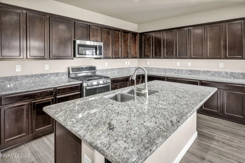 180 Walnut, Fernley, Nevada 89408, 4 Bedrooms Bedrooms, ,3 BathroomsBathrooms,Residential,Residential,Walnut,250055060