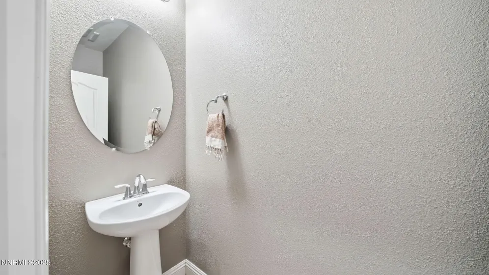 5148 Komatite, Sparks, Nevada 89436, 5 Bedrooms Bedrooms, ,4 BathroomsBathrooms,Residential,Residential,Komatite,250057582