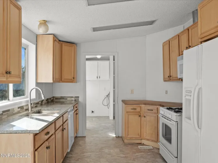 871 Jennys, Fernley, Nevada 89408, 4 Bedrooms Bedrooms, ,2 BathroomsBathrooms,Residential,Residential,Jennys,250057601