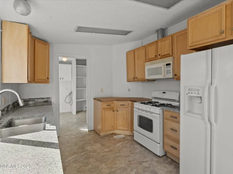 871 Jennys, Fernley, Nevada 89408, 4 Bedrooms Bedrooms, ,2 BathroomsBathrooms,Residential,Residential,Jennys,250057601