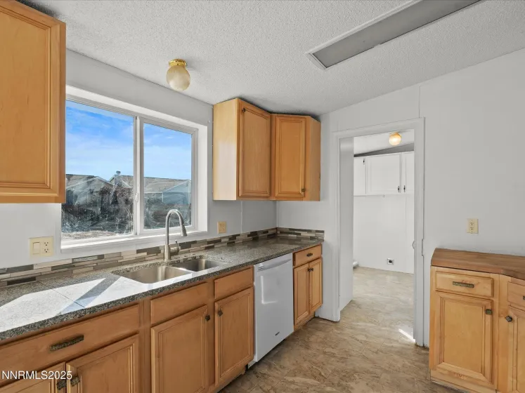 871 Jennys, Fernley, Nevada 89408, 4 Bedrooms Bedrooms, ,2 BathroomsBathrooms,Residential,Residential,Jennys,250057601