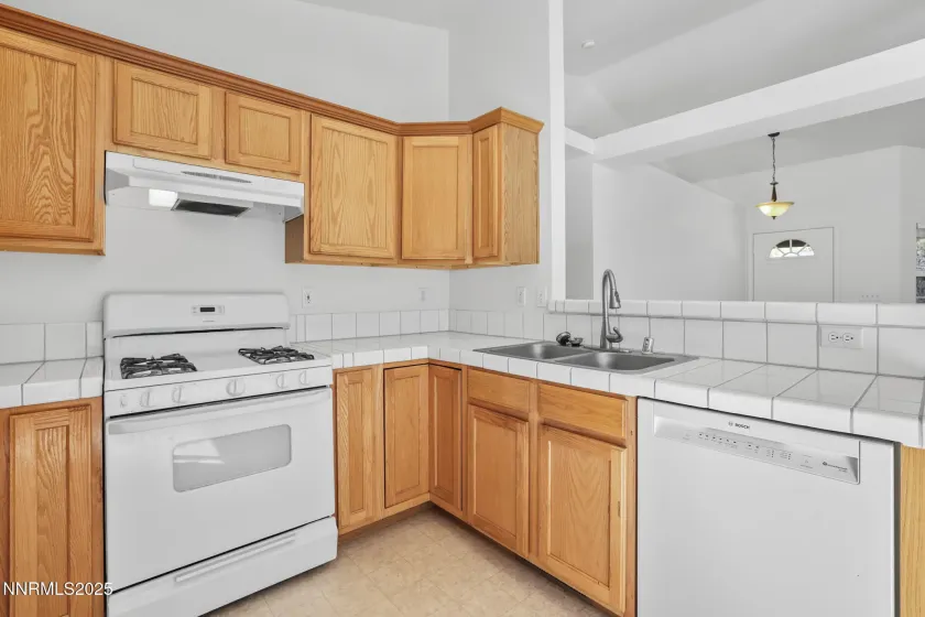 1464 Edlesborough, Gardnerville, Nevada 89410, 3 Bedrooms Bedrooms, ,2 BathroomsBathrooms,Residential,Residential,Edlesborough,250057619