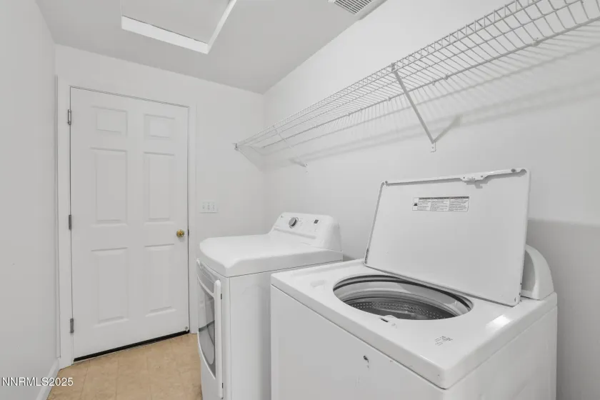 1464 Edlesborough, Gardnerville, Nevada 89410, 3 Bedrooms Bedrooms, ,2 BathroomsBathrooms,Residential,Residential,Edlesborough,250057619