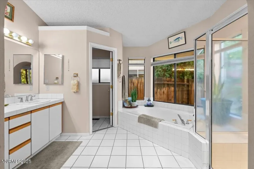 3945 Falling Water, Reno, Nevada 89519, 3 Bedrooms Bedrooms, ,2 BathroomsBathrooms,Residential,Residential,Falling Water,250057639