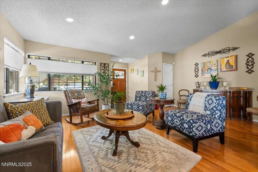 3945 Falling Water, Reno, Nevada 89519, 3 Bedrooms Bedrooms, ,2 BathroomsBathrooms,Residential,Residential,Falling Water,250057639