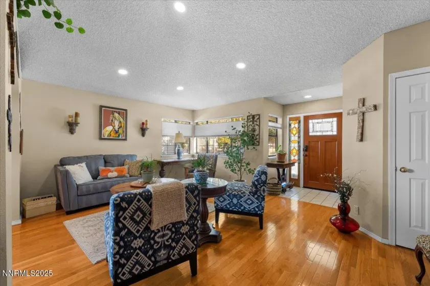 3945 Falling Water, Reno, Nevada 89519, 3 Bedrooms Bedrooms, ,2 BathroomsBathrooms,Residential,Residential,Falling Water,250057639