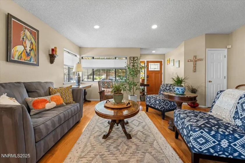 3945 Falling Water, Reno, Nevada 89519, 3 Bedrooms Bedrooms, ,2 BathroomsBathrooms,Residential,Residential,Falling Water,250057639