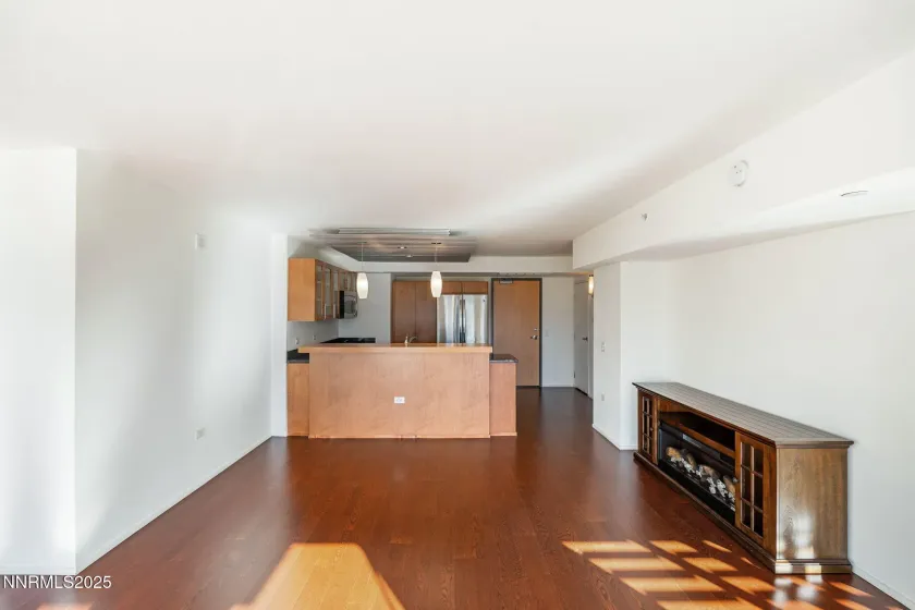 255 Sierra, Reno, Nevada 89501, 2 Bedrooms Bedrooms, ,2 BathroomsBathrooms,Residential,Residential,Sierra,250057645