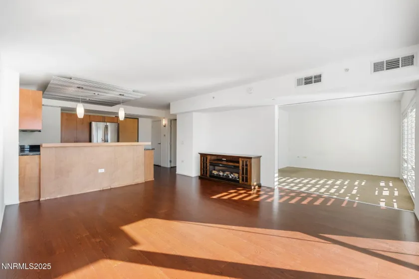 255 Sierra, Reno, Nevada 89501, 2 Bedrooms Bedrooms, ,2 BathroomsBathrooms,Residential,Residential,Sierra,250057645