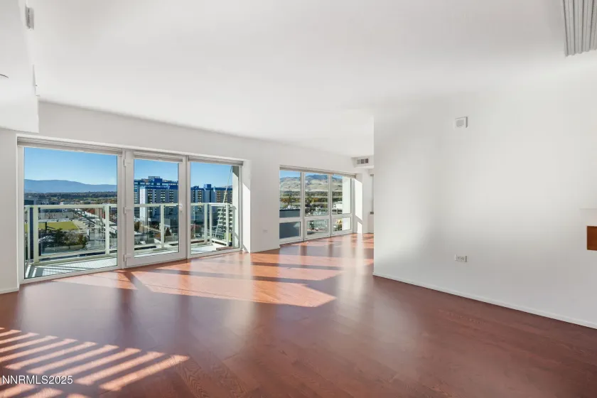 255 Sierra, Reno, Nevada 89501, 2 Bedrooms Bedrooms, ,2 BathroomsBathrooms,Residential,Residential,Sierra,250057645