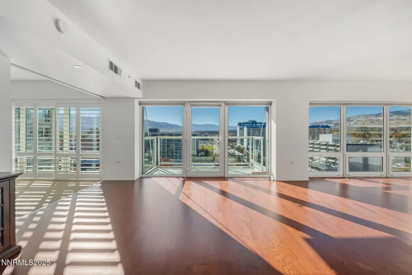 255 Sierra, Reno, Nevada 89501, 2 Bedrooms Bedrooms, ,2 BathroomsBathrooms,Residential,Residential,Sierra,250057645