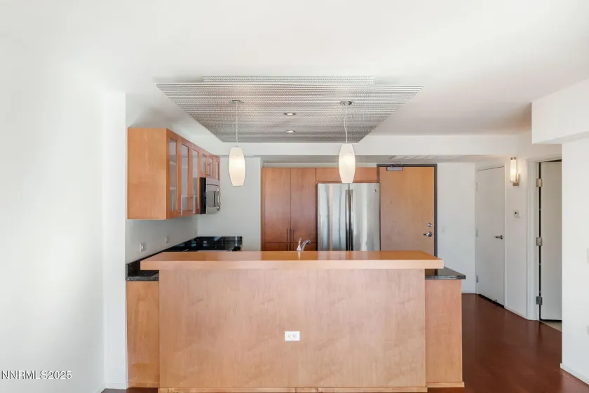 255 Sierra, Reno, Nevada 89501, 2 Bedrooms Bedrooms, ,2 BathroomsBathrooms,Residential,Residential,Sierra,250057645