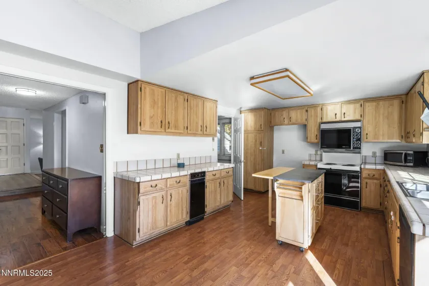 745 Glen Vista, Sparks, Nevada 89434, 4 Bedrooms Bedrooms, ,2 BathroomsBathrooms,Residential,Residential,Glen Vista,250057646