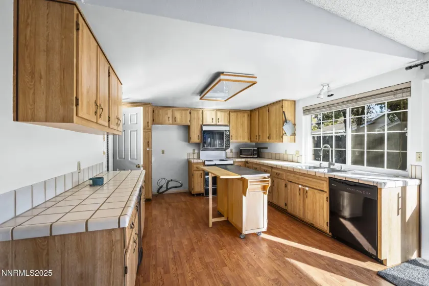 745 Glen Vista, Sparks, Nevada 89434, 4 Bedrooms Bedrooms, ,2 BathroomsBathrooms,Residential,Residential,Glen Vista,250057646