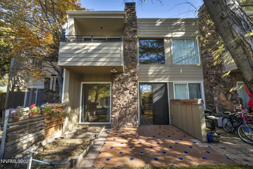 1325 Jones, Reno, Nevada 89503, 2 Bedrooms Bedrooms, ,3 BathroomsBathrooms,Residential,Residential,Jones,250057653