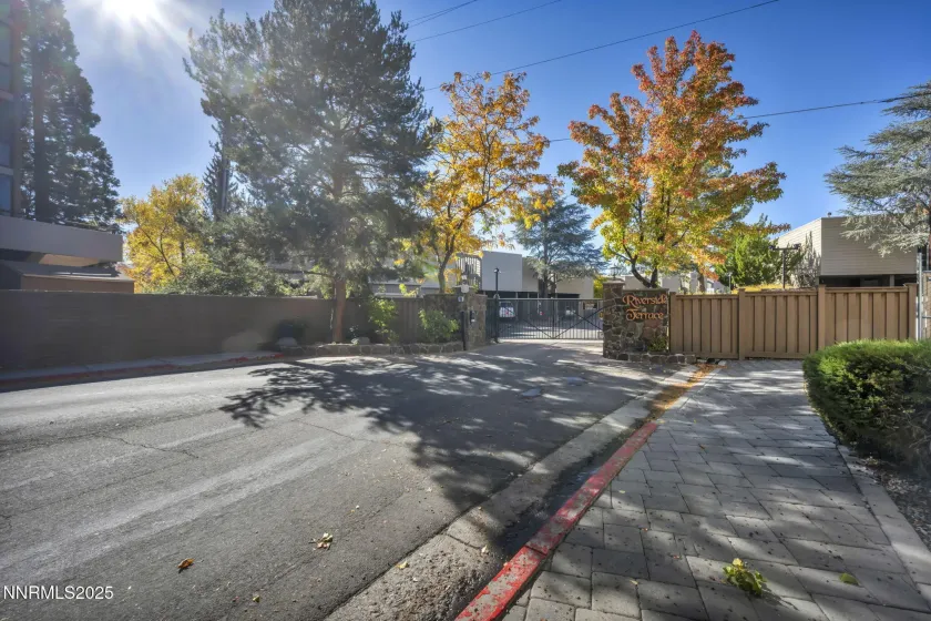 1325 Jones, Reno, Nevada 89503, 2 Bedrooms Bedrooms, ,3 BathroomsBathrooms,Residential,Residential,Jones,250057653