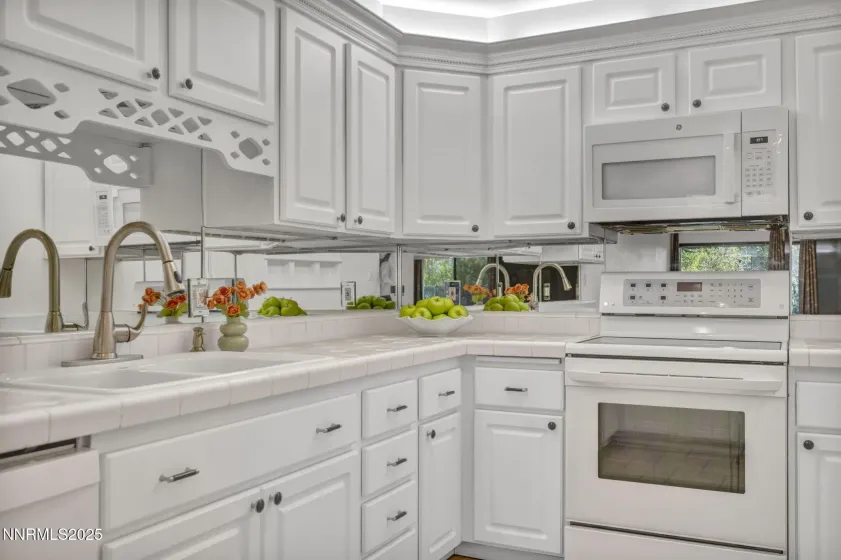 1325 Jones, Reno, Nevada 89503, 2 Bedrooms Bedrooms, ,3 BathroomsBathrooms,Residential,Residential,Jones,250057653