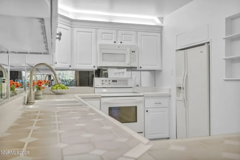 1325 Jones, Reno, Nevada 89503, 2 Bedrooms Bedrooms, ,3 BathroomsBathrooms,Residential,Residential,Jones,250057653