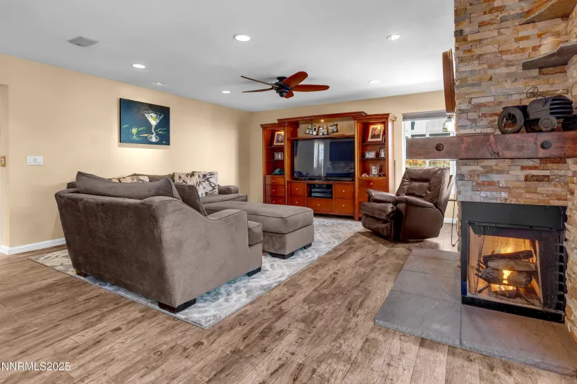 1576 San Pedro, Sparks, Nevada 89436, 4 Bedrooms Bedrooms, ,3 BathroomsBathrooms,Residential,Residential,San Pedro,250057656