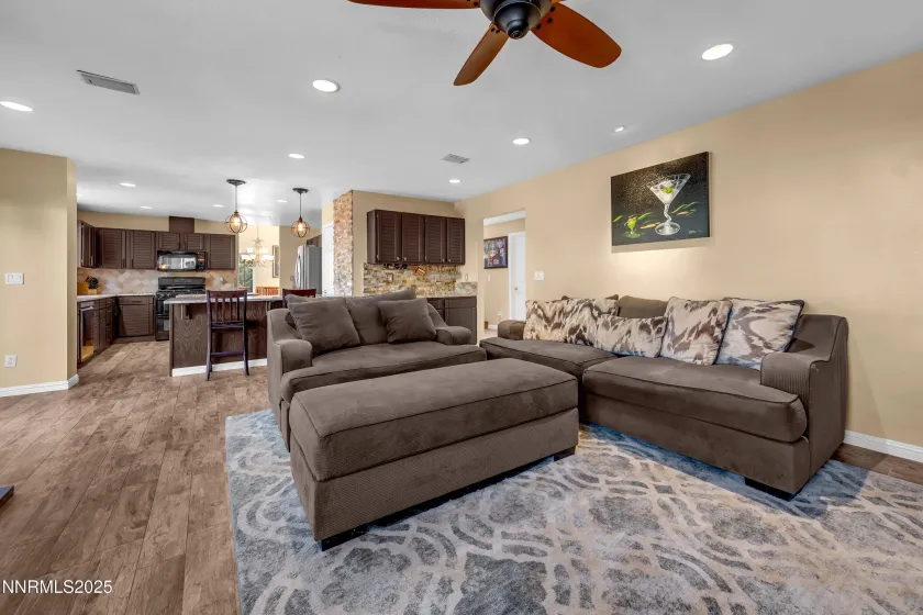 1576 San Pedro, Sparks, Nevada 89436, 4 Bedrooms Bedrooms, ,3 BathroomsBathrooms,Residential,Residential,San Pedro,250057656