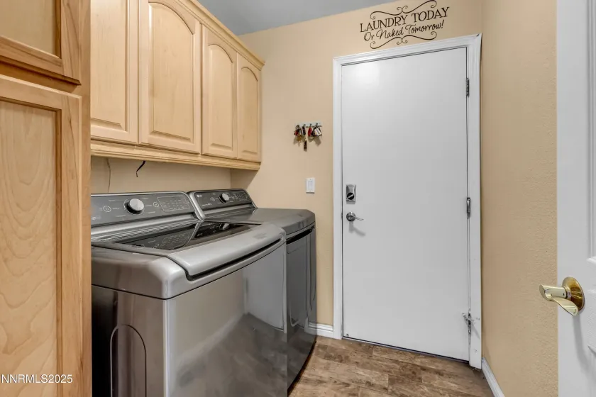 1576 San Pedro, Sparks, Nevada 89436, 4 Bedrooms Bedrooms, ,3 BathroomsBathrooms,Residential,Residential,San Pedro,250057656