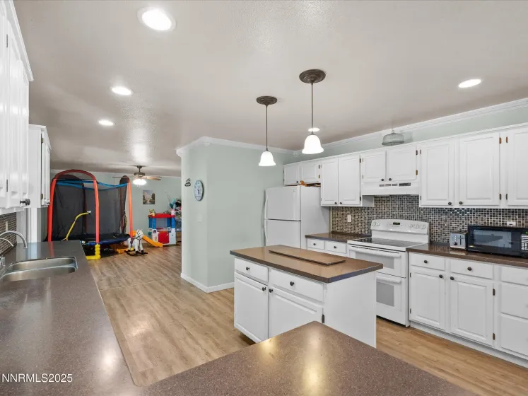 2830 Country Club, Fallon, Nevada 89406, 3 Bedrooms Bedrooms, ,2 BathroomsBathrooms,Residential,Residential,Country Club,250057663