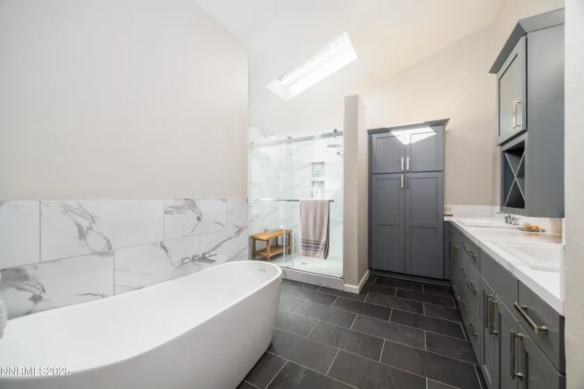 615 Riverview, Reno, Nevada 89509, 2 Bedrooms Bedrooms, ,2 BathroomsBathrooms,Residential,Residential,Riverview,250057665