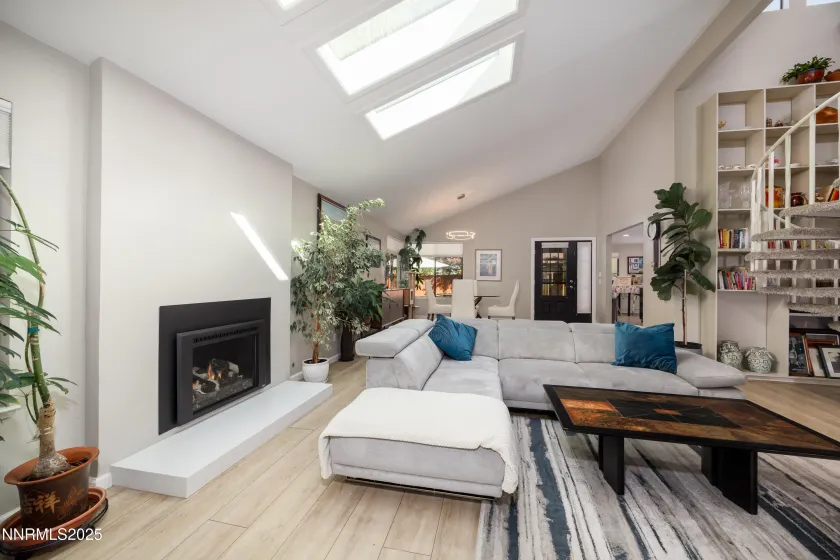 615 Riverview, Reno, Nevada 89509, 2 Bedrooms Bedrooms, ,2 BathroomsBathrooms,Residential,Residential,Riverview,250057665