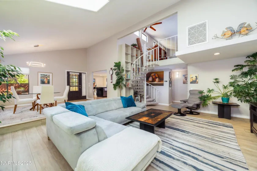 615 Riverview, Reno, Nevada 89509, 2 Bedrooms Bedrooms, ,2 BathroomsBathrooms,Residential,Residential,Riverview,250057665