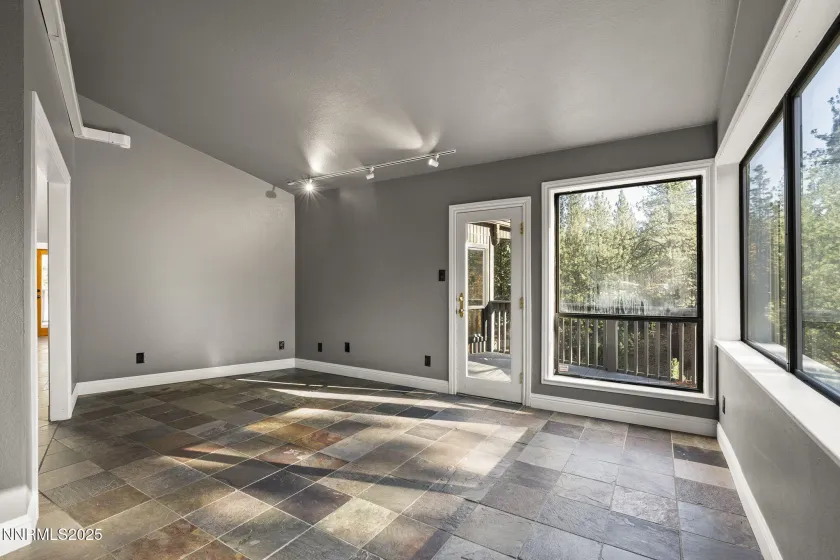 660 Dog Valley, Verdi, Nevada 89439, 4 Bedrooms Bedrooms, ,3 BathroomsBathrooms,Residential,Residential,Dog Valley,250057669