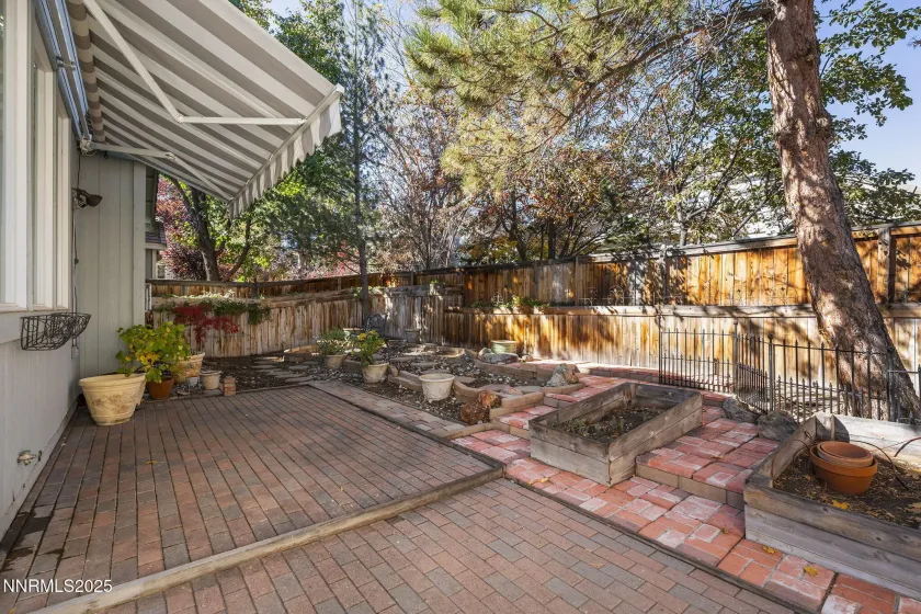 825 Caughlin, Reno, Nevada 89519, 2 Bedrooms Bedrooms, ,2 BathroomsBathrooms,Residential,Residential,Caughlin,250057675