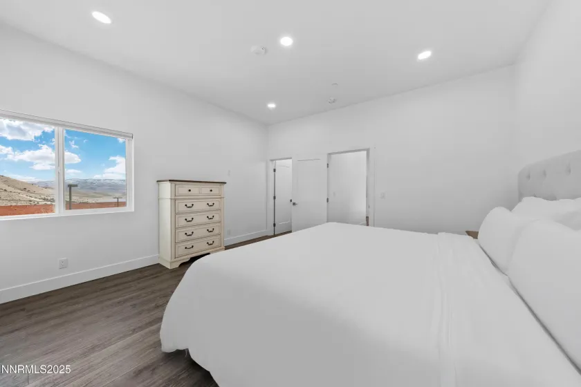 1929 US-395, Gardnerville, Nevada 89410, ,Residential Income,Residential,US-395,250057708