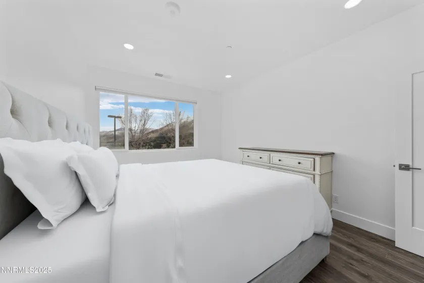 1929 US-395, Gardnerville, Nevada 89410, ,Residential Income,Residential,US-395,250057708