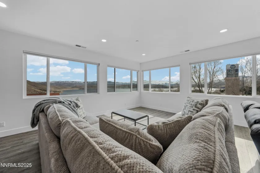 1929 US-395, Gardnerville, Nevada 89410, ,Residential Income,Residential,US-395,250057708