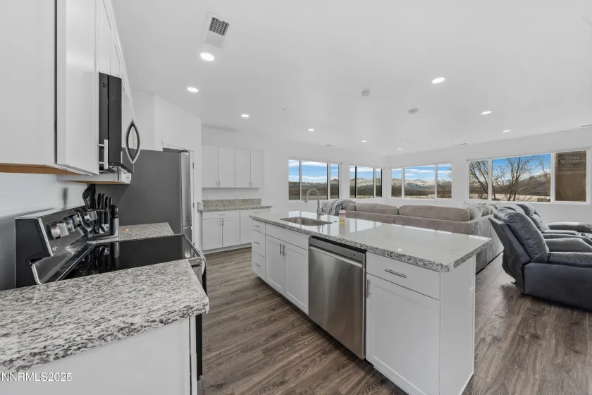 1929 US-395, Gardnerville, Nevada 89410, ,Residential Income,Residential,US-395,250057708